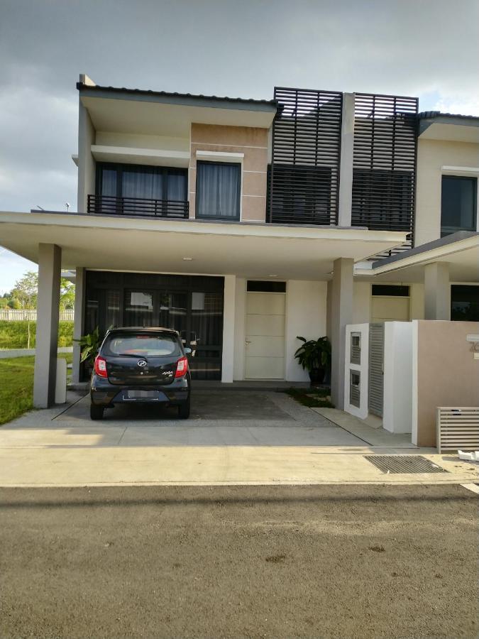 Pinevalley Homestay Putrajaya Presint 12 エクステリア 写真